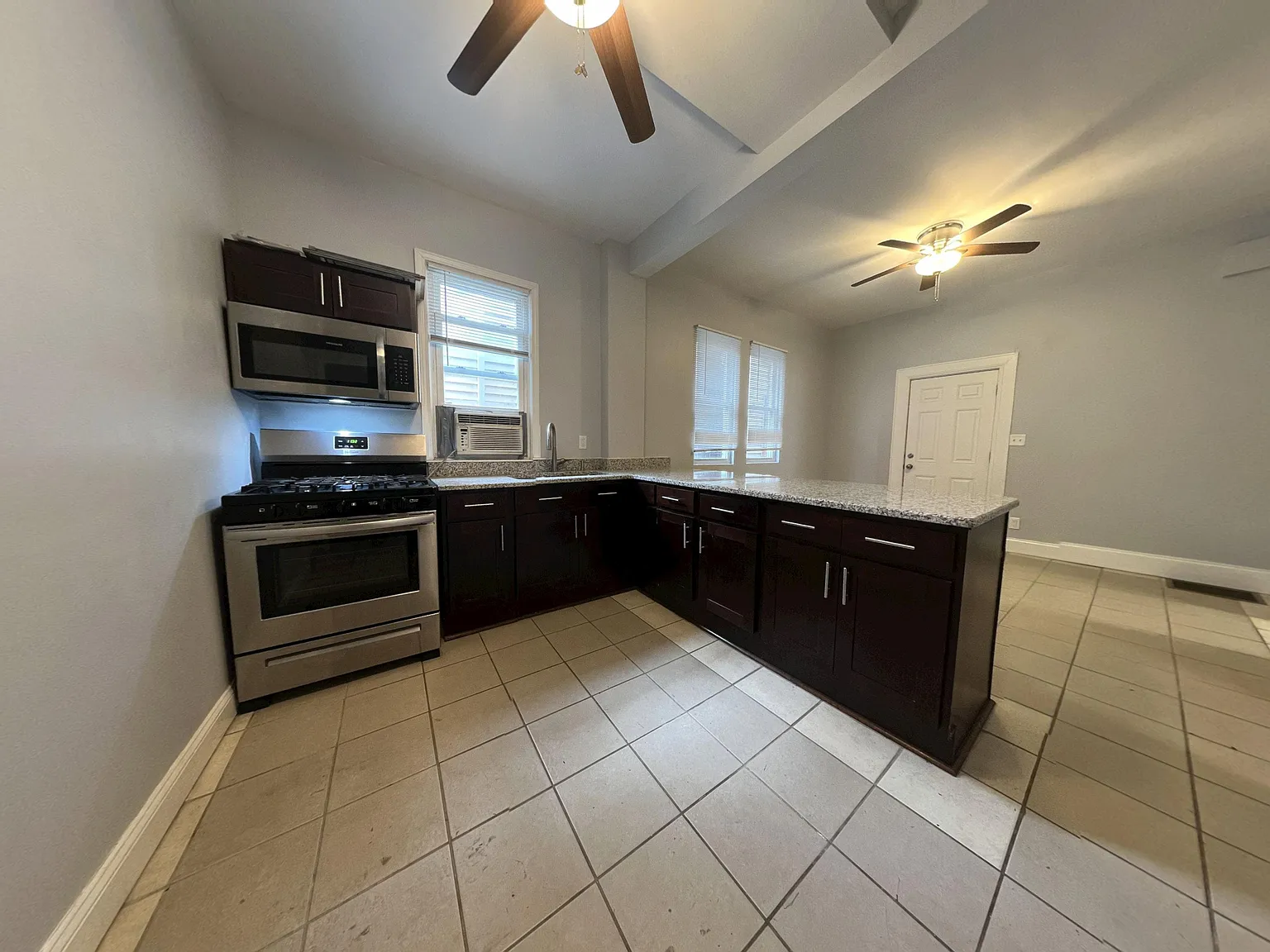 1 bed, 500 sqft, $975 — Photo 2
