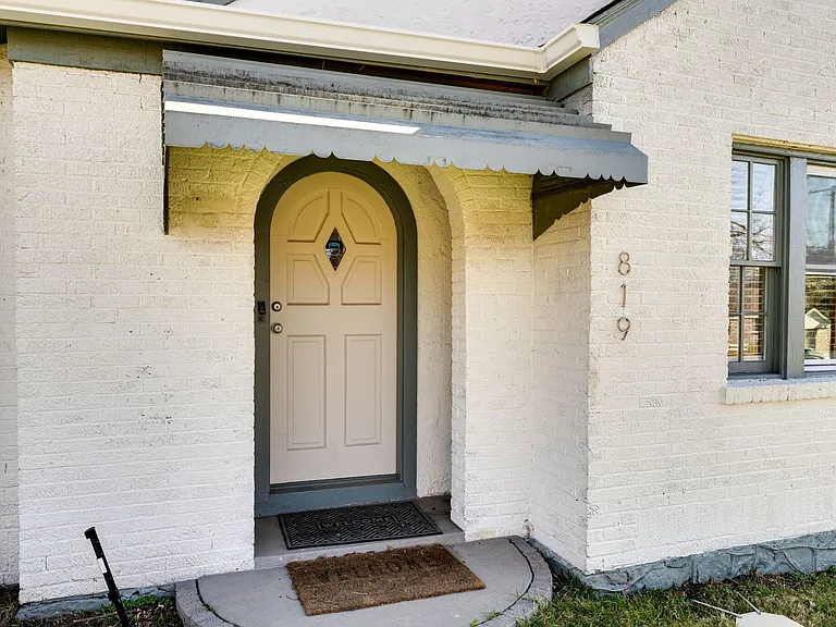 819 E Meade Ave — Photo 1