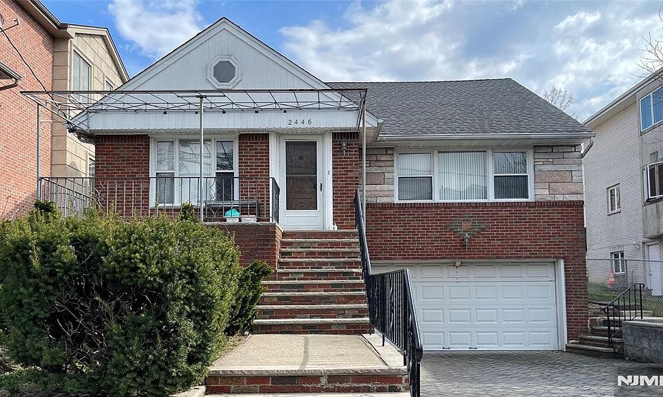 2nd image of 2446 3rd St