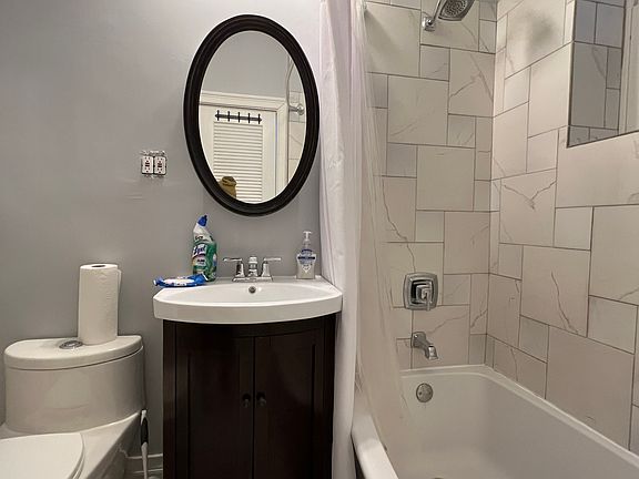 3rd image of 2936 W Fletcher St #1
