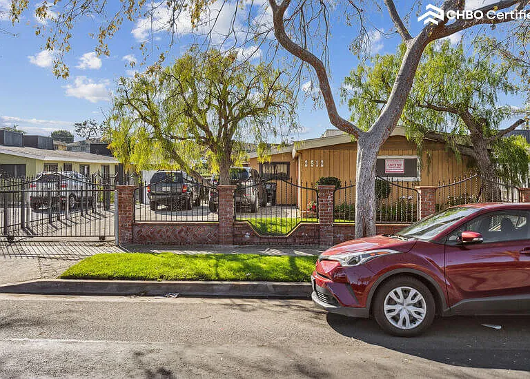 2912 W Century Blvd — Photo 26