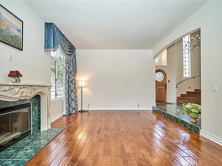 1089 Village Dr — Photo 8