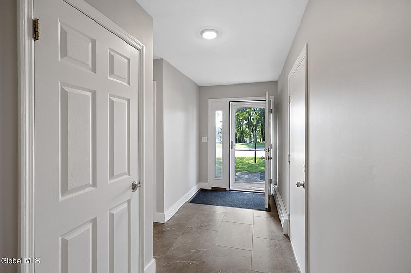 3rd image of 7 Bridgewood Lane