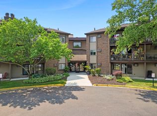 3420 Golfview Dr APT 123, Eagan, MN 55123
