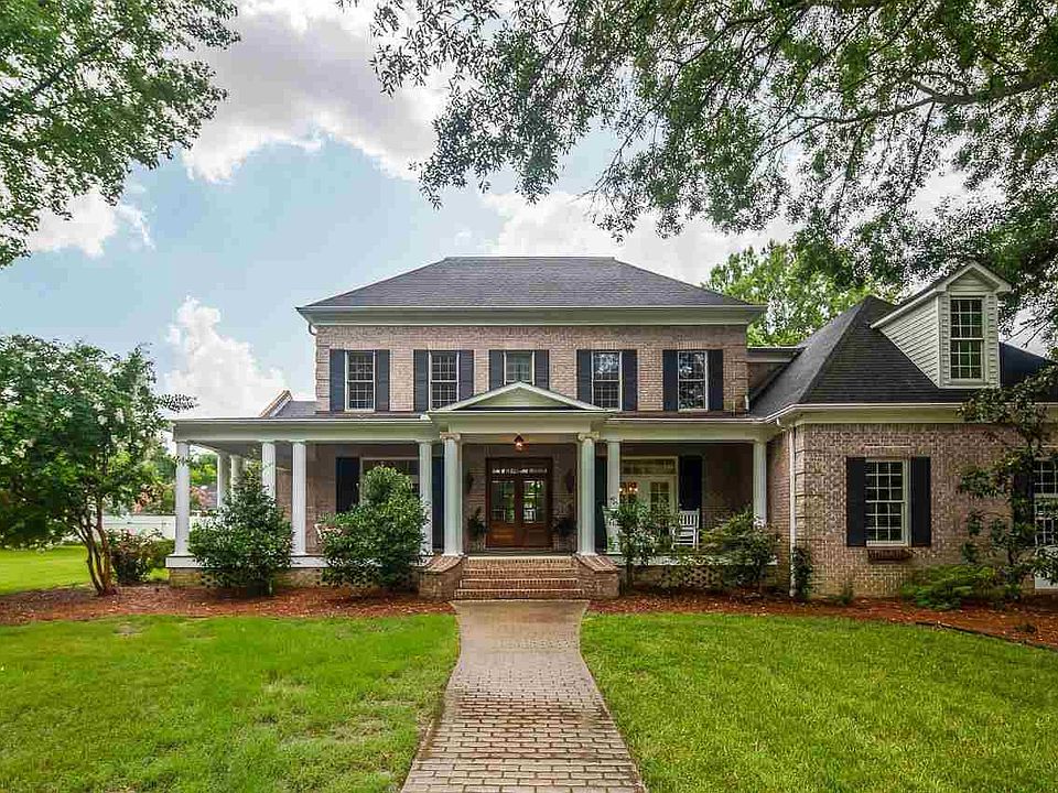 1st image of 924 Creekwood Dr