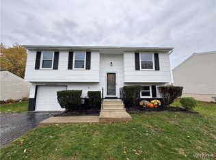 7007 Northview Dr, Lockport, NY 14094