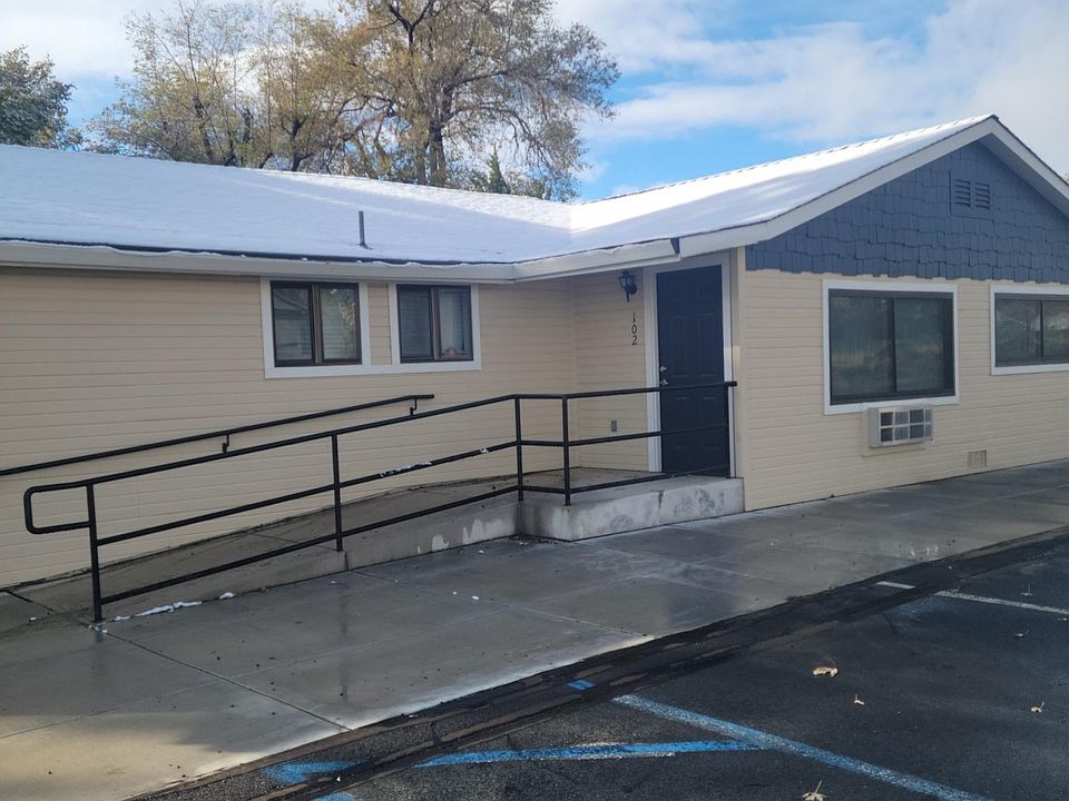 1st image of 460 Russell Ave #102