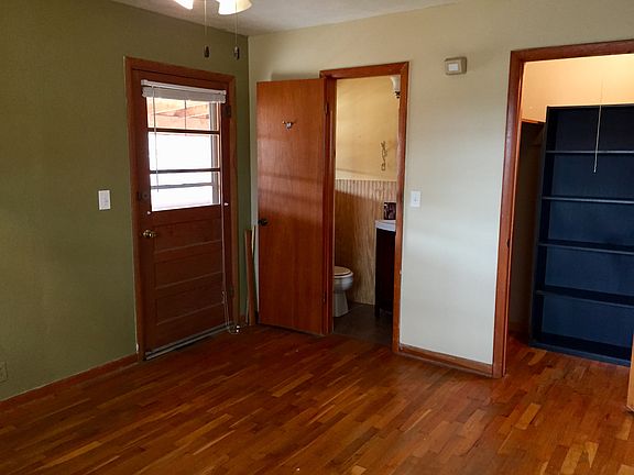 Master w/private deck access