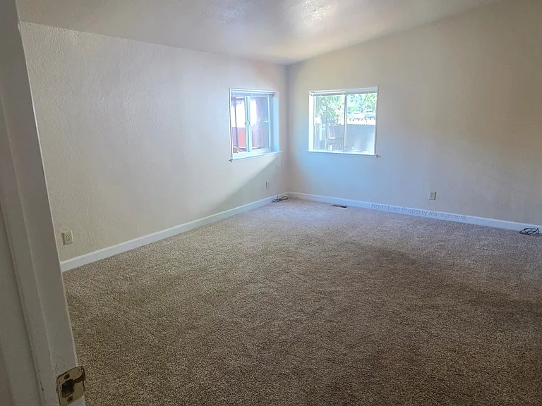 5820 Grove St — Photo 11