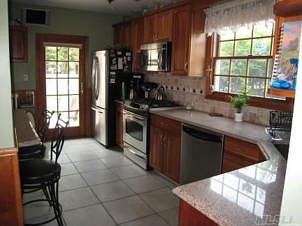 4th image of 2795 Maple Ave