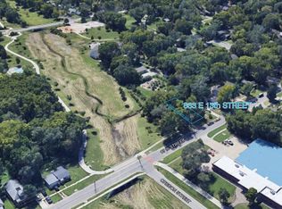 833 E 13th St, Lawrence, KS 66044
