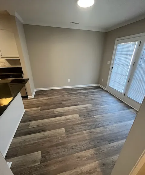 700 Battleground Villa Ct #8 — Photo 5
