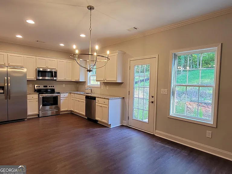 9661 Davis St — Photo 3