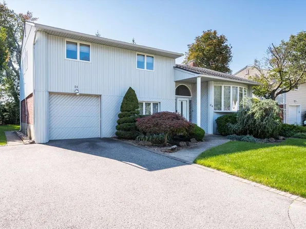 24 Phipps Lane, Plainview, NY 11803
