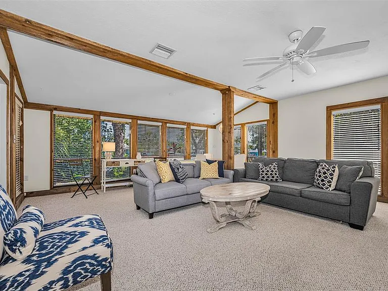 525 Bay St — Photo 3