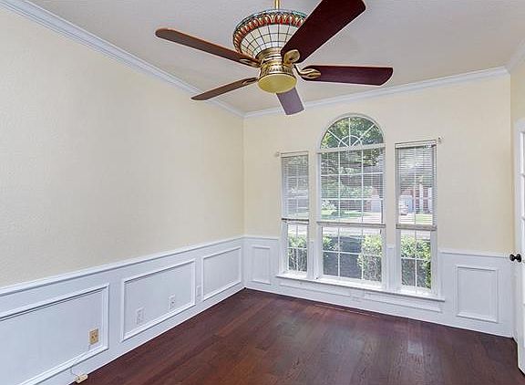 5th image of 1811 Todd Ln