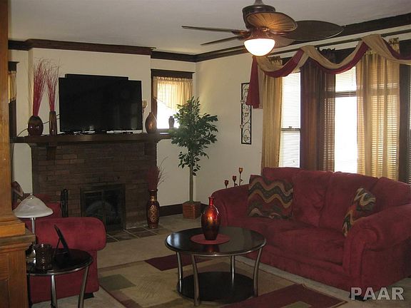 5th image of 406 E Corrington Ave