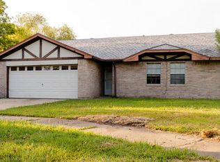 2 Crossing Ct, Angleton, TX 77515