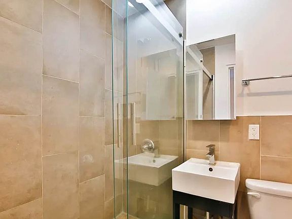 5th image of 156 E 85th St APT 1f