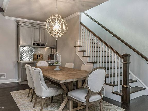 3rd image of 207 Banks Dr