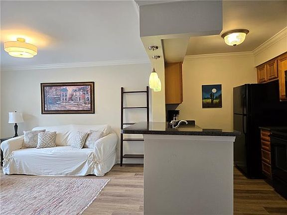 2nd image of 2511 Metairie Lawn Dr #215