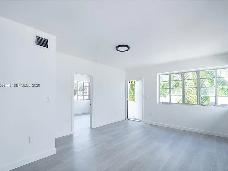 423 NE 71st St #4 — Photo 5
