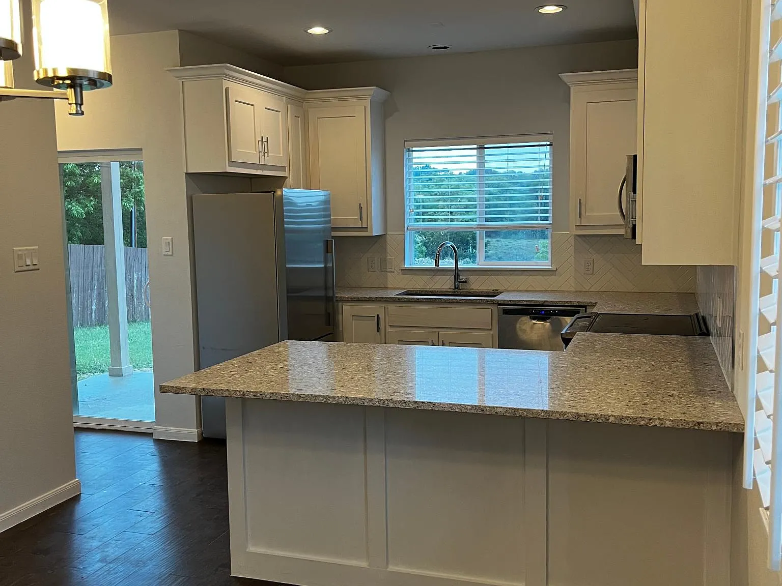 3 bed, 2.5 bath, 1560 sqft, $2,400 — Photo 4