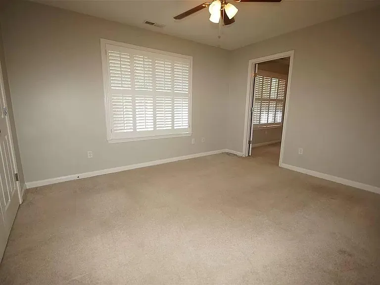 55 Austin Dr — Photo 4