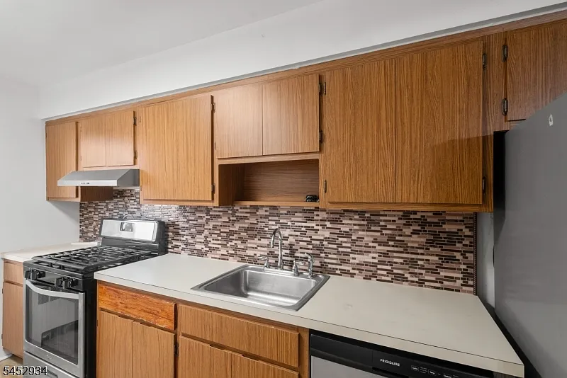 2 bed, 1.0 bath, $2,800 — Photo 4