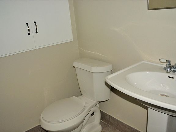 4th image of 7590 Knoll Dr