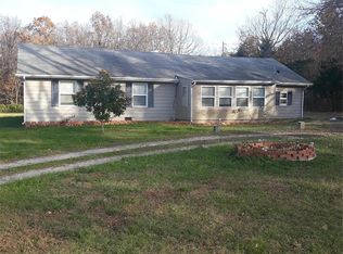 18010 Gentry Rd, Lebanon, MO 65536