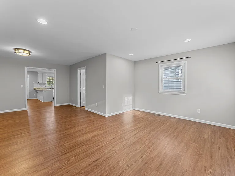 412 2nd St — Photo 3