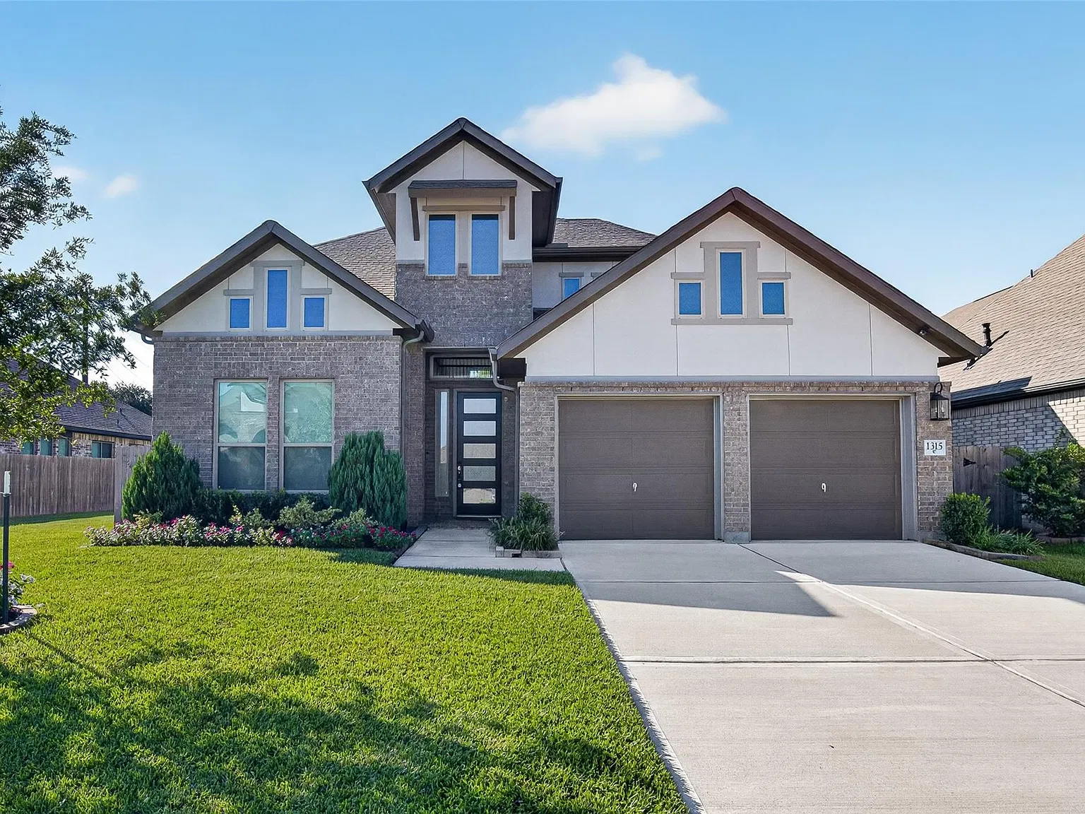 4 bed, 3.0 bath, 2578 sqft, $3,000 — Photo 1