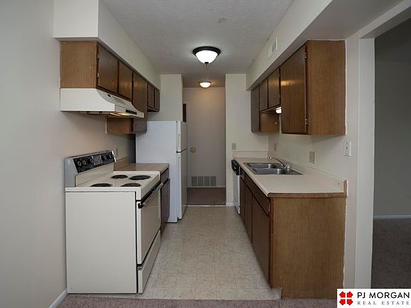 3rd image of 10808 Oakbrook Cir #1