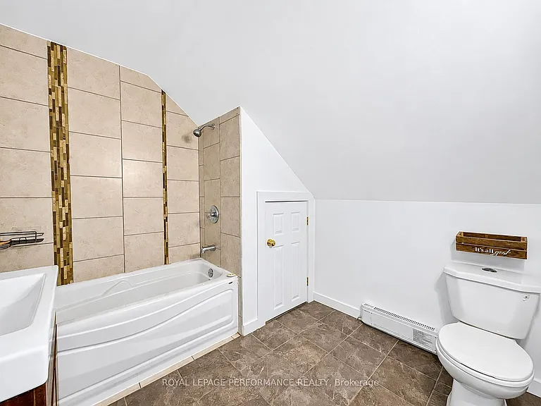989 King St — Photo 18