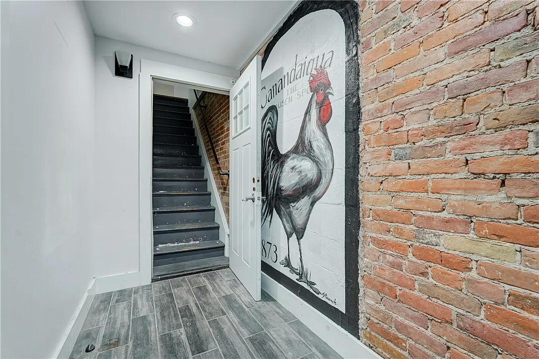 2 bed, 1.0 bath, 1200 sqft, $1,895 — Photo 2