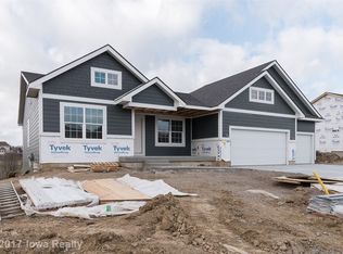1714 Lakeview Dr, Pleasant Hill, IA 50327