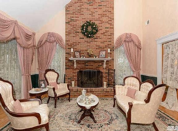 5th image of 1 Strawberry Knoll Ct
