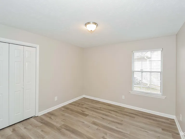 514 Freedom Ct — Photo 12