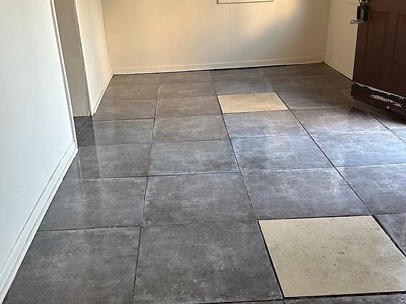 2nd image of 3826 Evergreen St #2