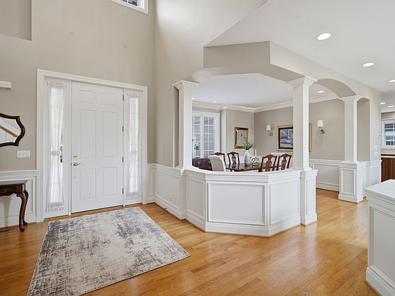 3rd image of 7 Dunhill Ln