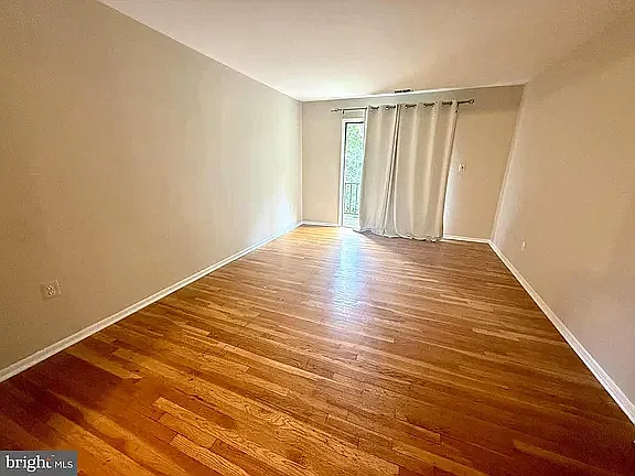 2 bed, 1000 sqft, $2,150 — Photo 2
