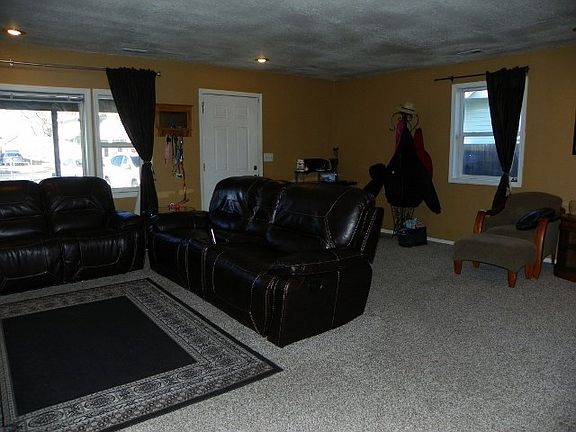 4th image of 631 W Kiernan Ave