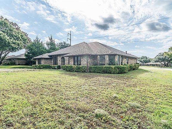 2nd image of 916 Hunters Creek Dr