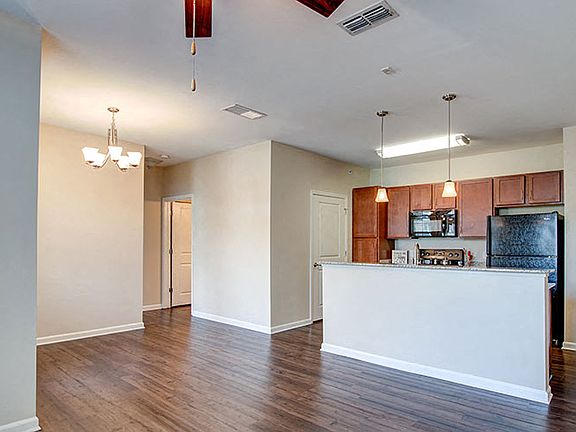 4th image of 120 Cinema Dr #3303