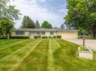 855 Partridge Ln, Webster, NY 14580