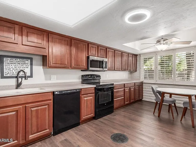 481 W Half Moon Way — Photo 8