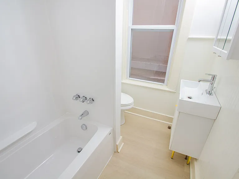 439 Franklin Ave #2 — Photo 12