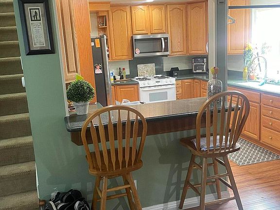 3rd image of 2442 Royal Ave