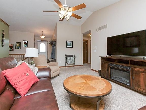 4th image of 406 Endeavor Ave